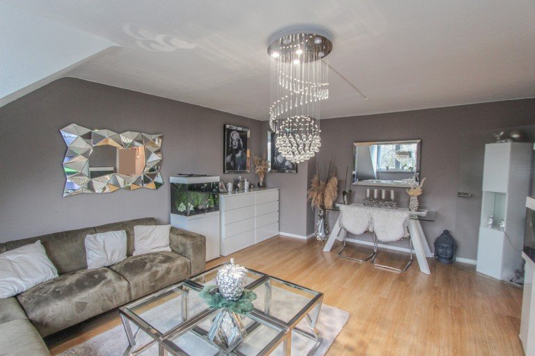 Wohnzimmer Korschenbroich Dachgeschosswohnung Charmante helle Etagenwohnung in zentraler Lage von Kleinenbroich