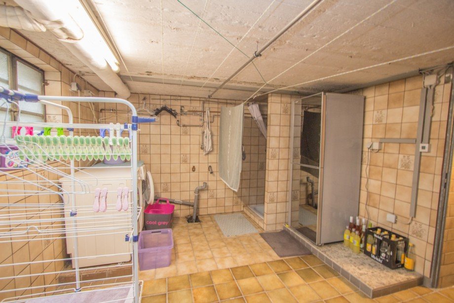Wasch- und Trockenraum im Kellergeschoss Doppelhaush�lfte Neuss / Holzheim