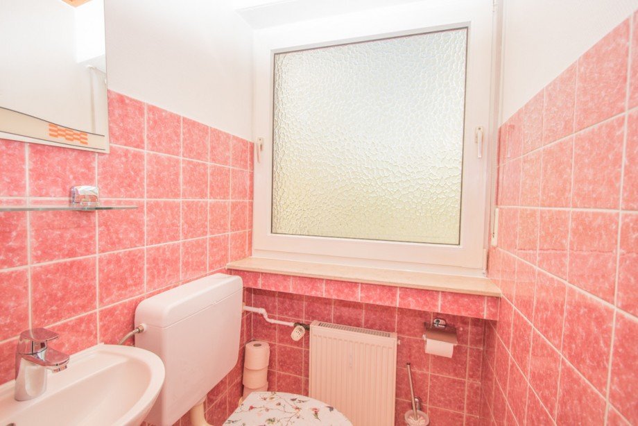 Das Toilette im Erdgeschoss Zweifamilienhaus Korschenbroich
