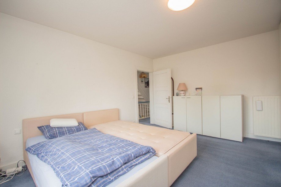 Schlafzimmer Doppelhaush�lfte Neuss