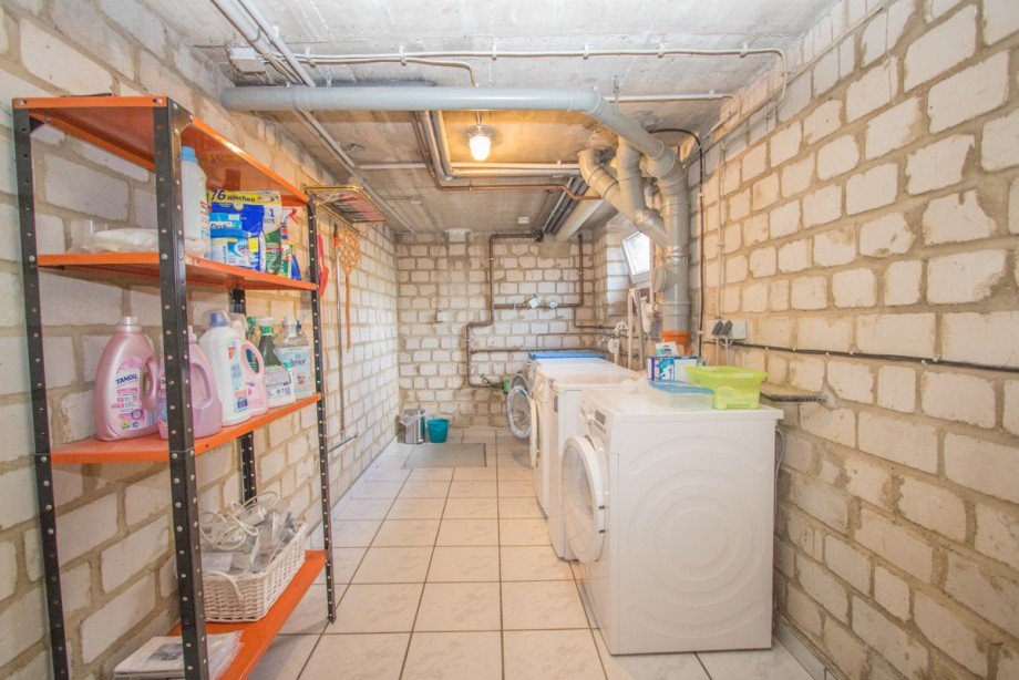 Die Waschk�che im Keller Zweifamilienhaus Korschenbroich