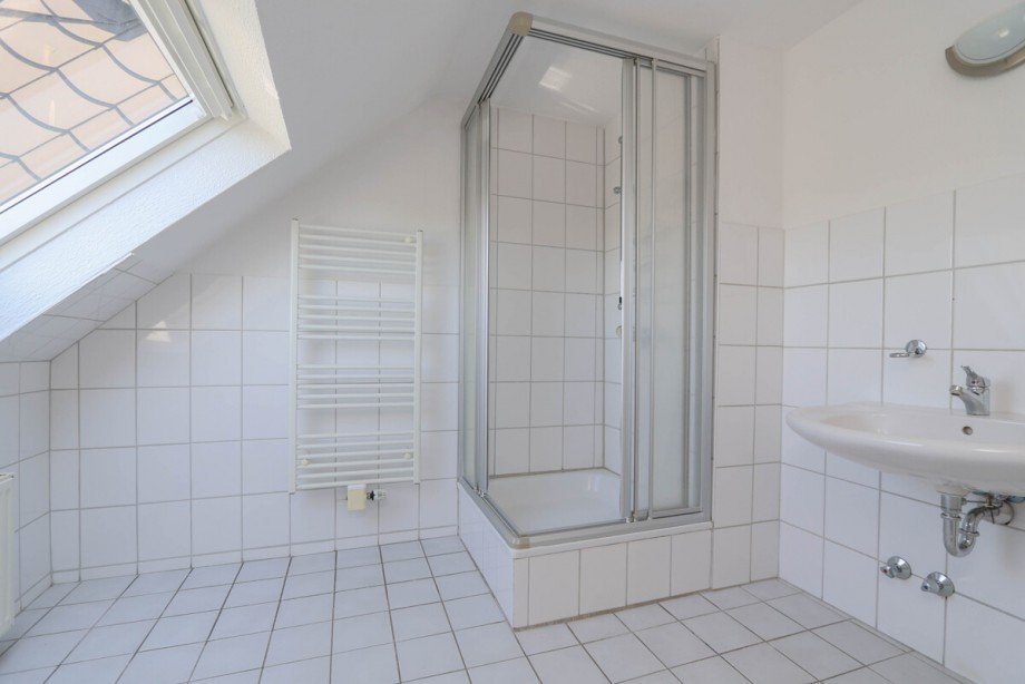 Das Tageslichtbadezimmer Dachgeschosswohnung M�nchengladbach