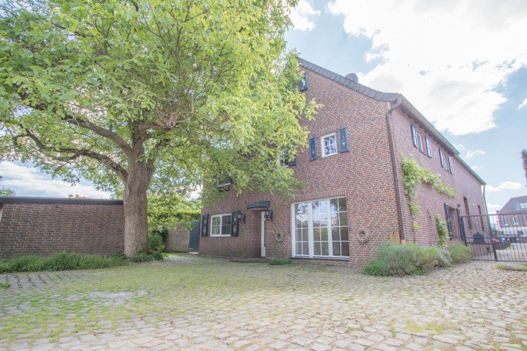 Die Au�enansicht Korschenbroich / Kleinenbroich Doppelhaush�lfte Energieeffizientes Einfamilienhaus mit liebevoll angelegtem Garten in ruhiger Wohngegend von Kleinenbroich