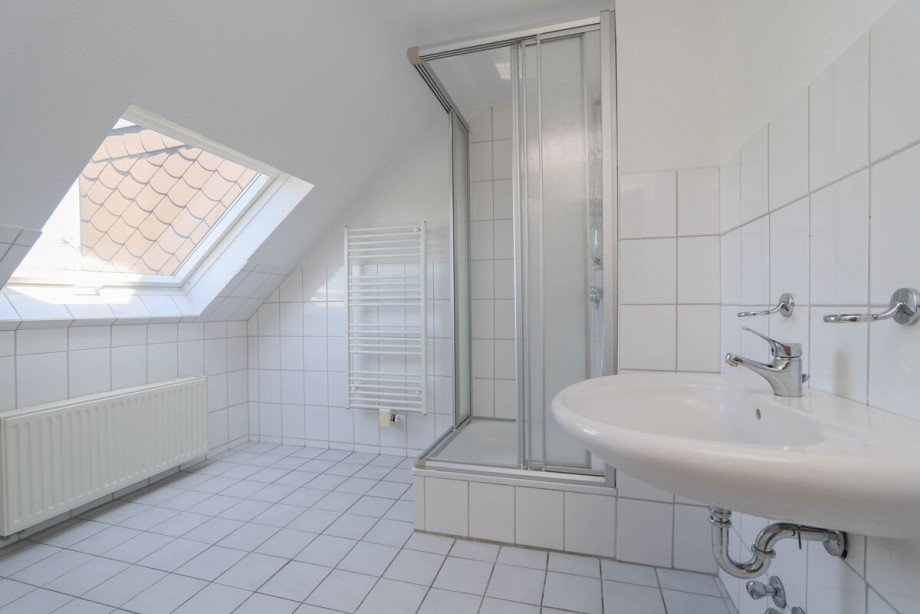 Das Tageslichtbadezimmer Dachgeschosswohnung M�nchengladbach