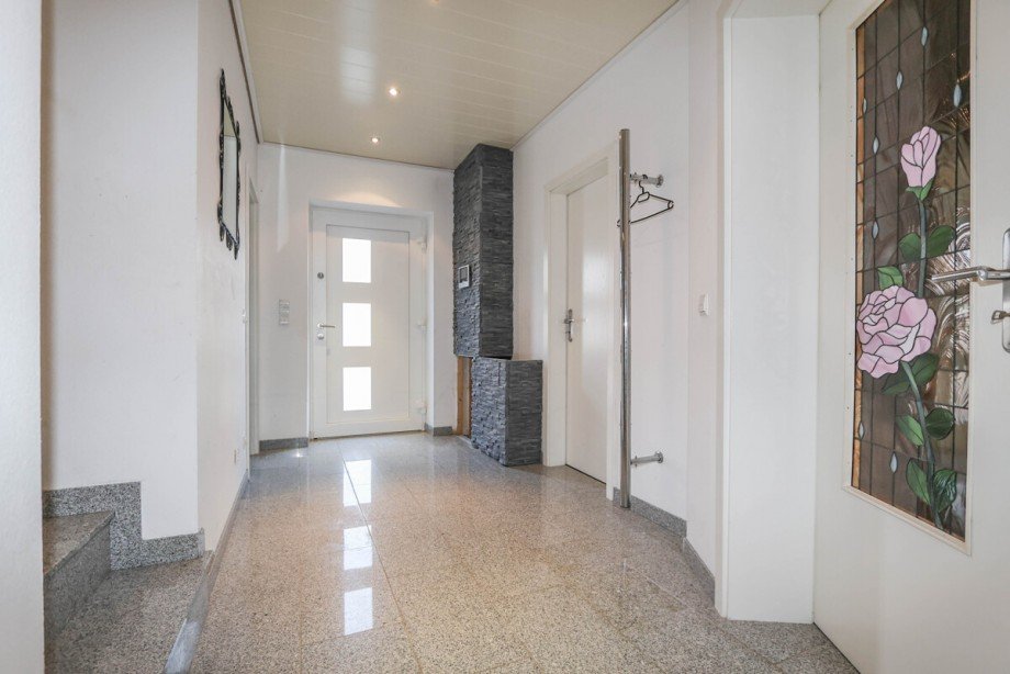 Der Eingangsbereich im EG Einfamilienhaus Kaarst