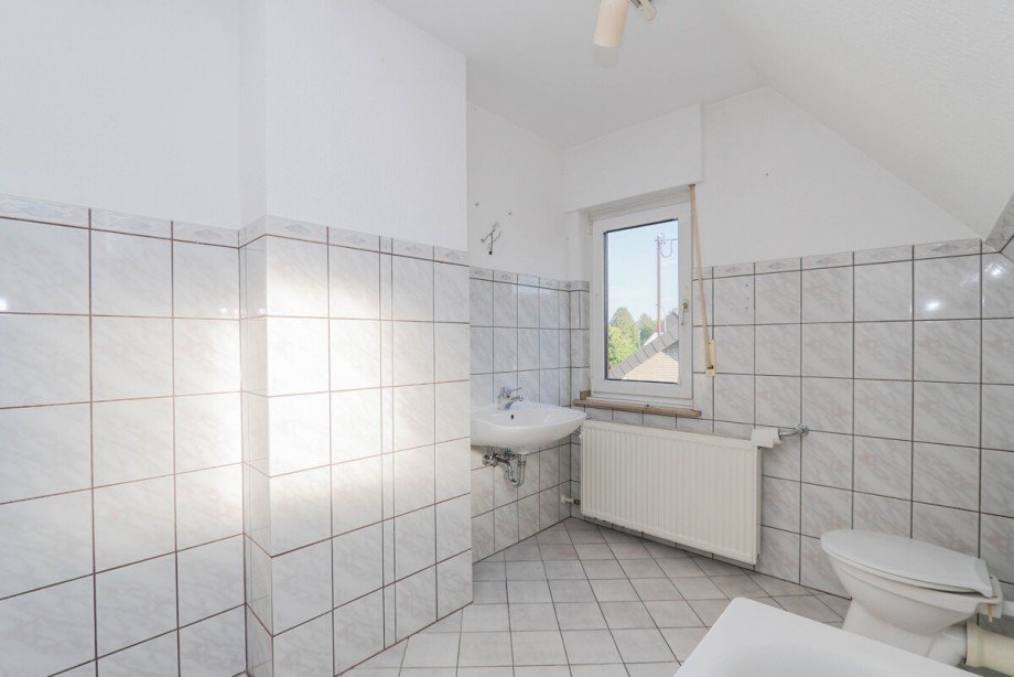 Das Tageslichtbad im DG Einfamilienhaus Korschenbroich / Neersbroich
