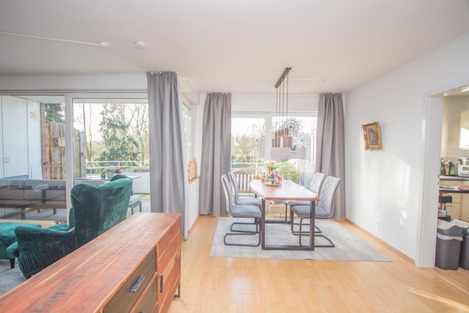 Wohn- und Essbereich mit Balkon im OG Zweifamilienhaus Neuss
