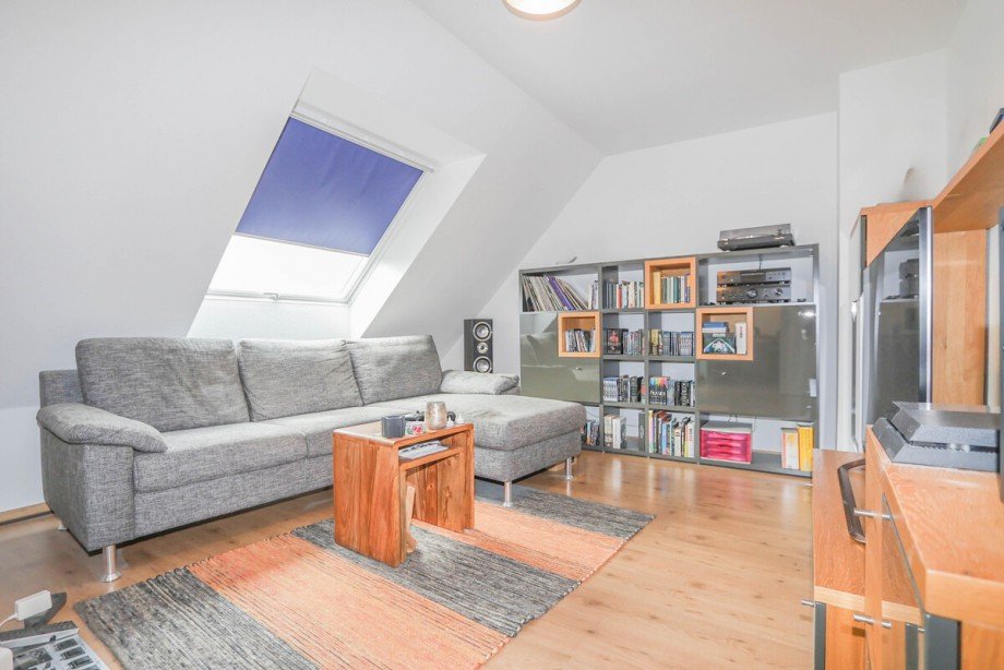 Das Wohnzimmer im DG Mehrfamilienhaus M�nchengladbach