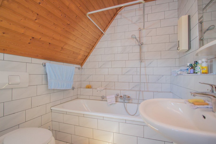 Badezimmer im Obergeschoss Zweifamilienhaus Korschenbroich