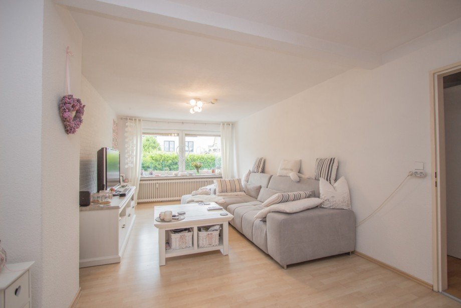 Wohnzimmer im Erdgeschoss Doppelhaush�lfte Neuss / Holzheim