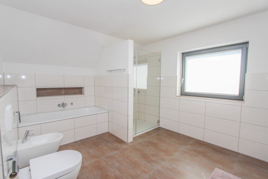 Badezimmer OG Einfamilienhaus Korschenbroich