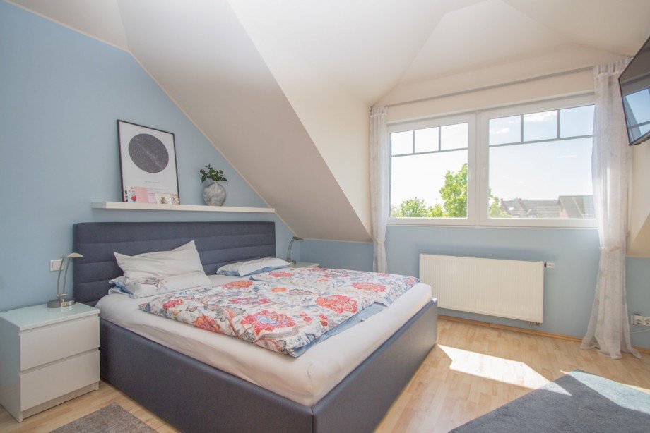 Das Schlafzimmer im Dachgeschoss Zweifamilienhaus Korschenbroich