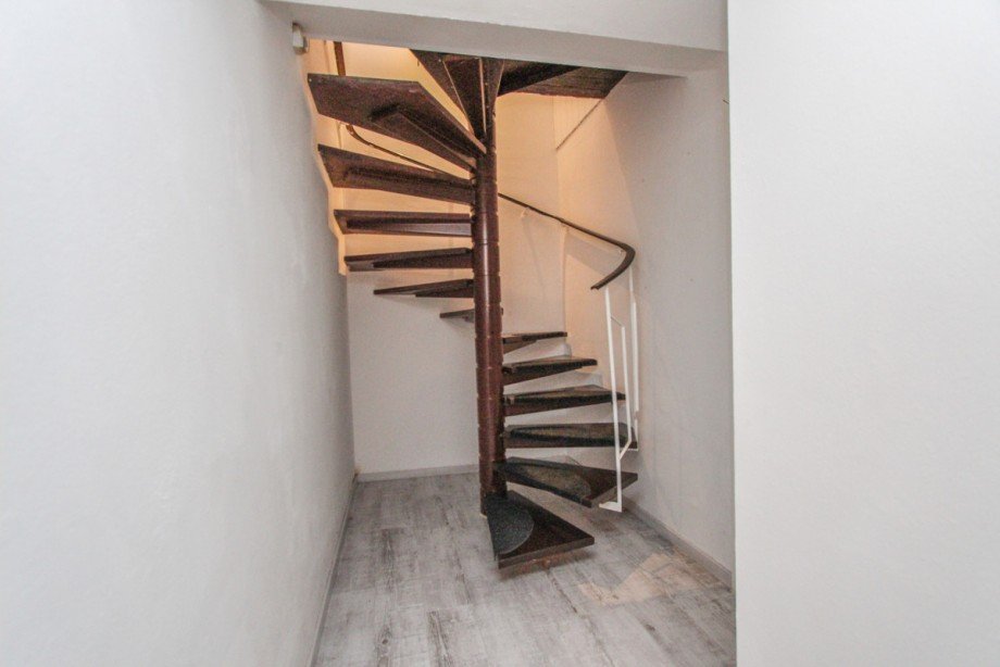 Treppe in den Kellerbereich Ladenlokal Korschenbroich