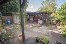 Au�enbereich Charmantes Zweifamilienhaus mit Garage 
in zentraler Lage von Kleinenbroich