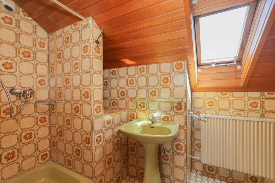 Das Badezimmer im DG Einfamilienhaus Korschenbroich / Neersbroich