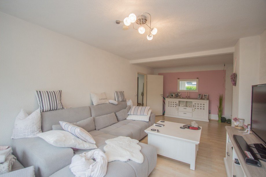 Wohnzimmer im Erdgeschoss Doppelhaush�lfte Neuss / Holzheim