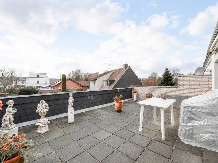Der Balkon im 1. OG Mehrfamilienhaus M�nchengladbach