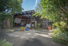 Au�enbereich Charmantes Zweifamilienhaus mit Garage 
in zentraler Lage von Kleinenbroich