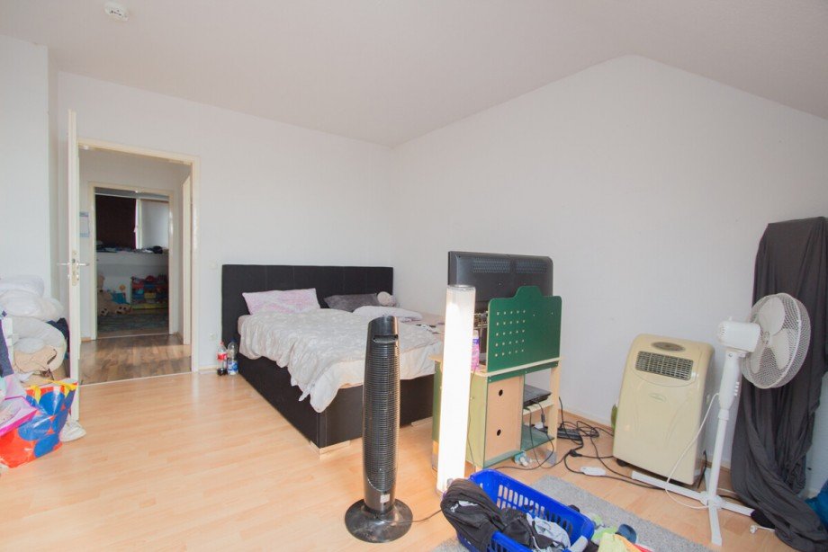 Das Schlafzimmer im DG Mehrfamilienhaus M�nchengladbach / M�nchengladbach-Neuwerk