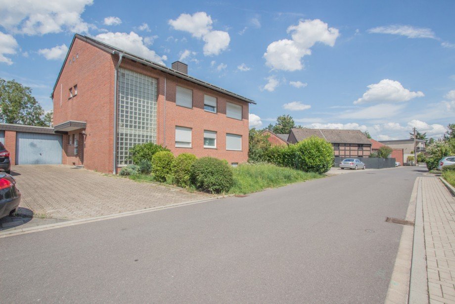 Lage Zweifamilienhaus Korschenbroich