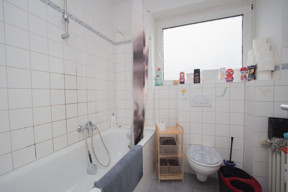 Das Badezimmer im DG Mehrfamilienhaus M�nchengladbach / M�nchengladbach-Neuwerk