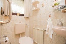 G�ste-WC Freistehendes Einfamilienhaus mit gro�em Garten und Garage in bevorzugter Wohnlage von Kleinenbroich