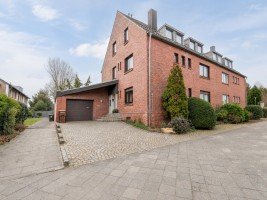 Hauptbild Kapitalanlage mit Perspektive: Gepflegtes Dreifamilienhaus mit zwei Garagen in zentraler Lage von M�nchengladbach