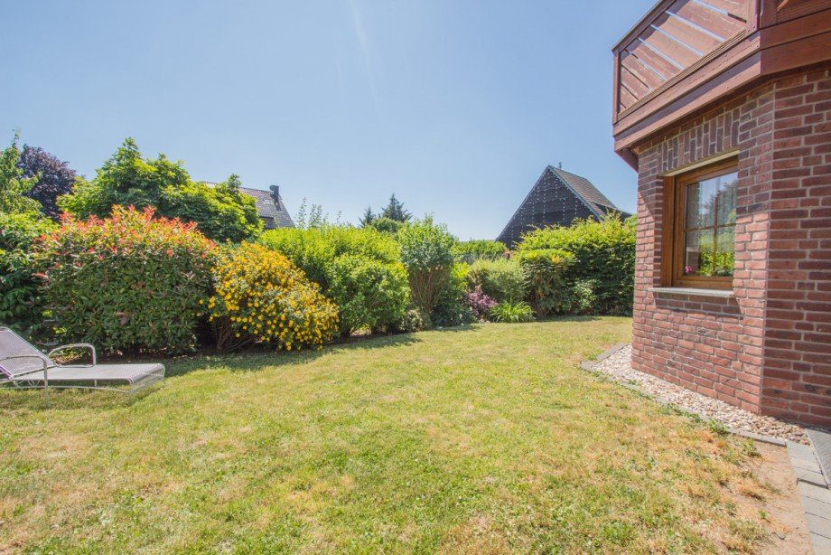 Gartenbereich Zweifamilienhaus Neuss