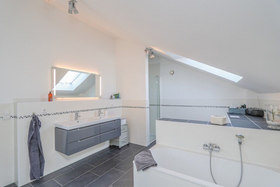 Das Badezimmer en Suite im OG Einfamilienhaus Korschenbroich / Pesch