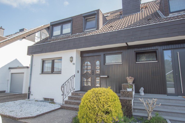 Die Au�enansicht Korschenbroich Doppelhaush�lfte Charmante Doppelhaush�lfte mit Garten und Garage in ruhiger, begehrter Wohnlage von Kleinenbroich